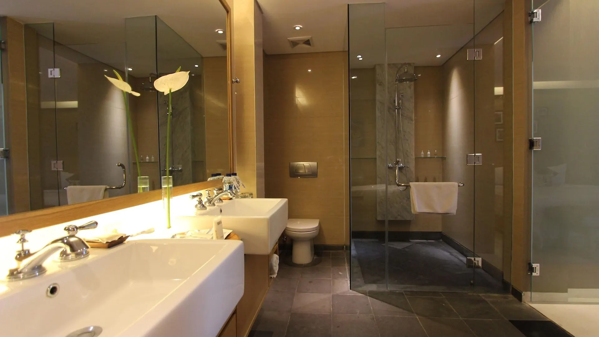 Ossotel Legian 4*, Легиан