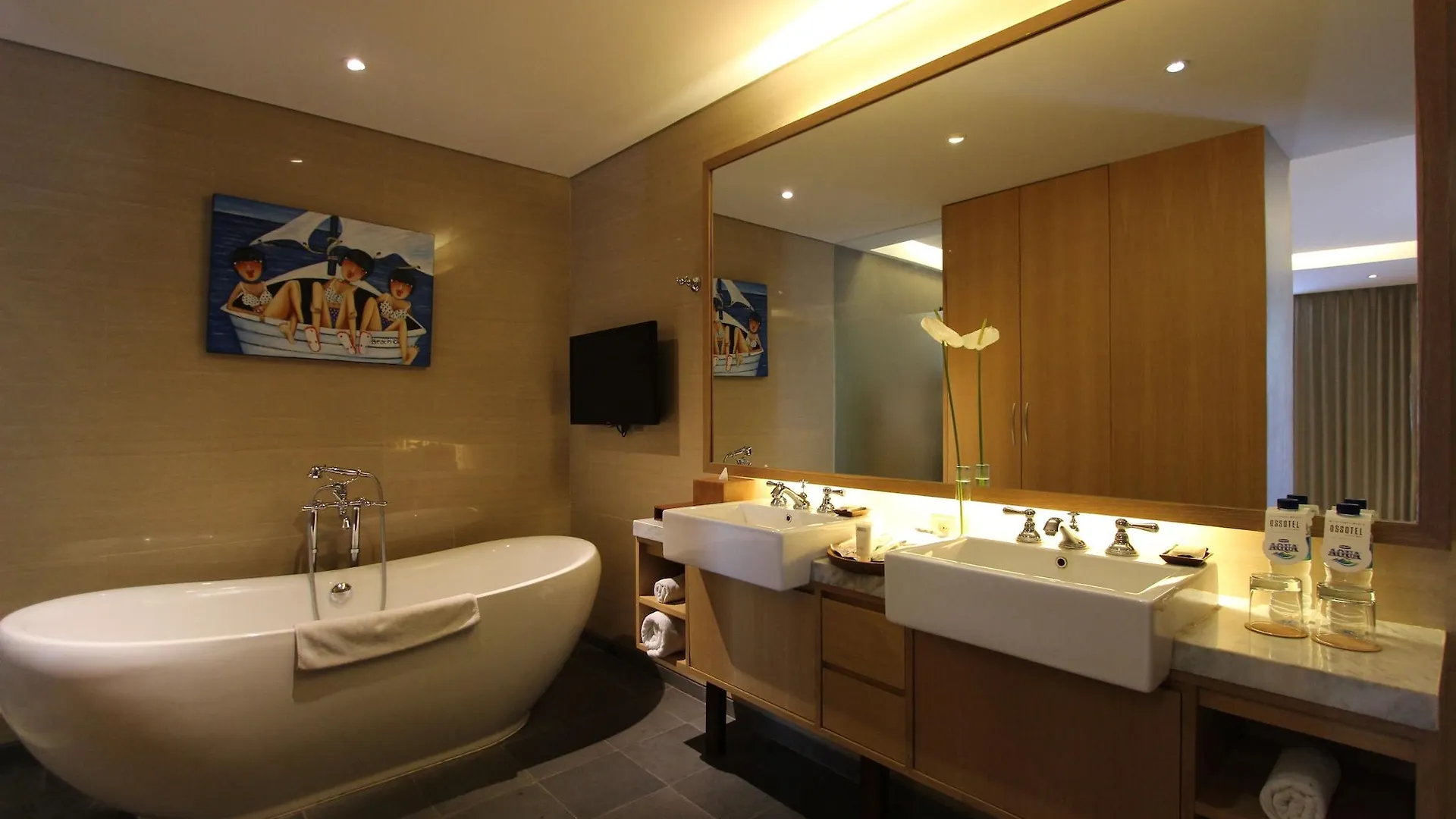 Отель Ossotel Legian