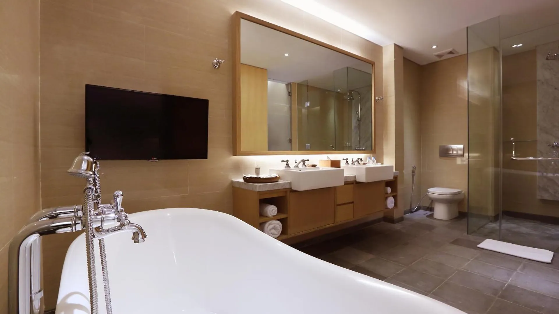 Ossotel Legian 4*, Легиан