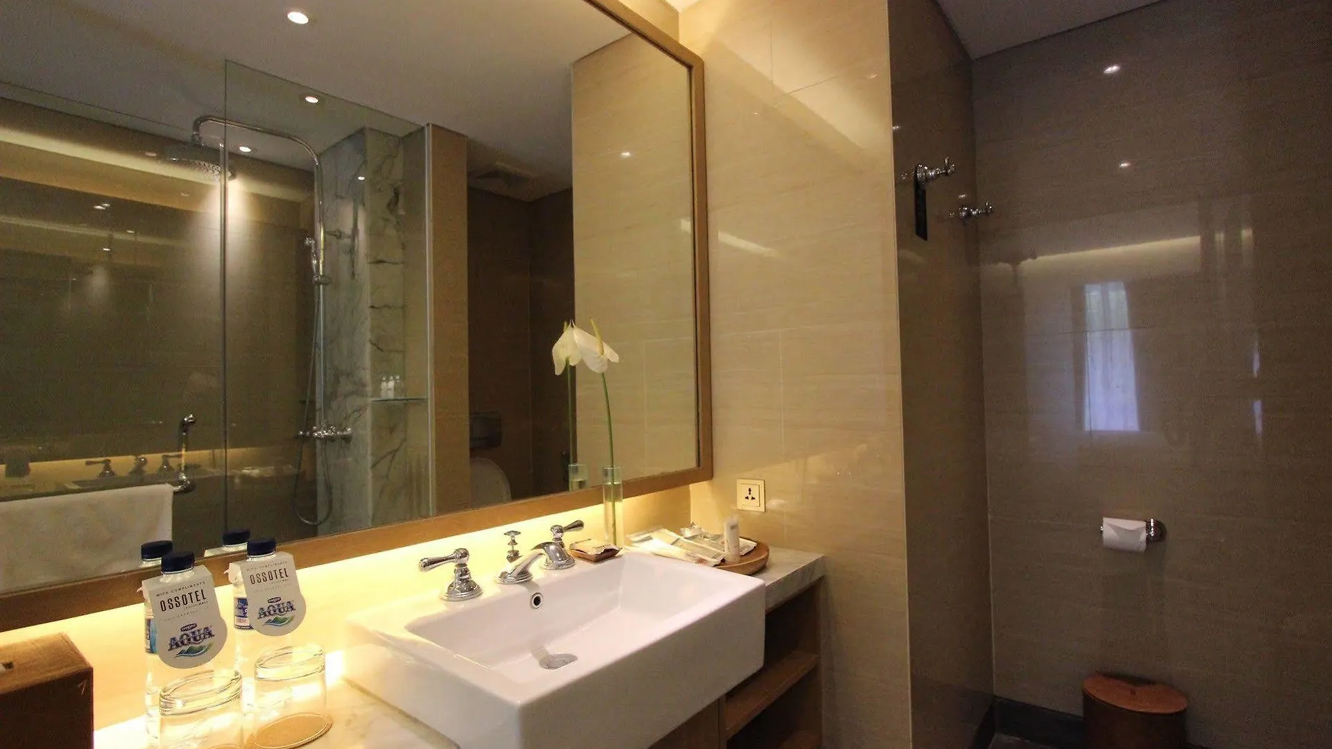 Ossotel Legian 4*, Легиан Индонезия