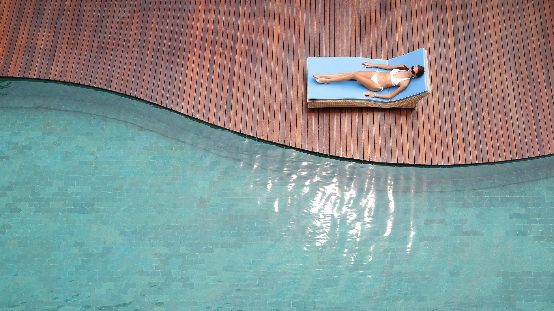 Ossotel Legian Отель
