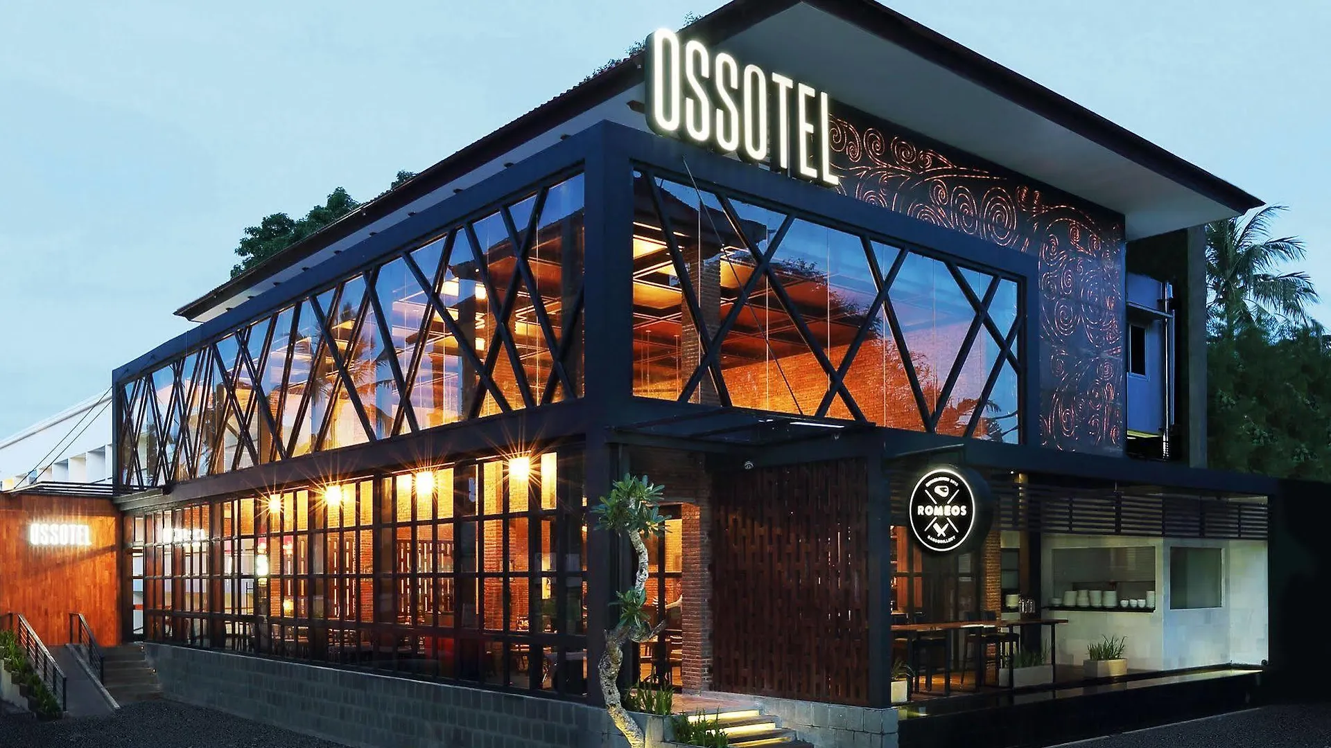 Отель Ossotel Legian